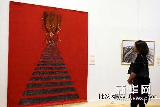 《邪恶下的幸存:阿兹曼画语》展在港举行 图